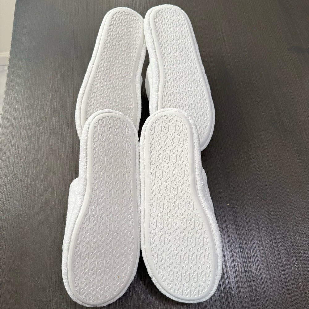 White Maybourne Beverly Hills Slippers 2 Pairs - Picture 3 of 5